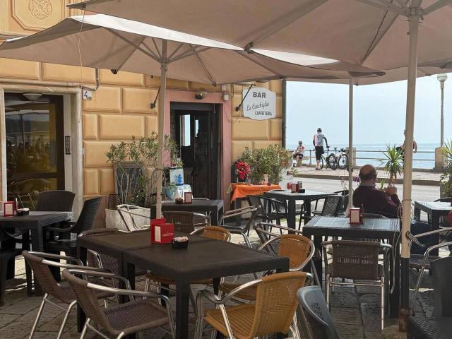 Bar in vendita a Varazze