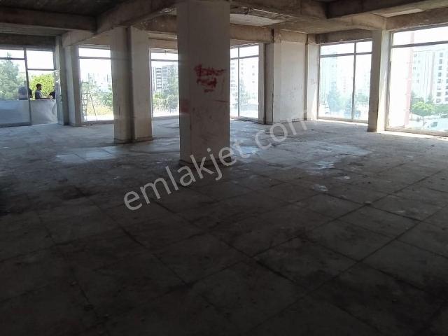 Barış Mahlesinde Satılık Köşe Başı Dükkan