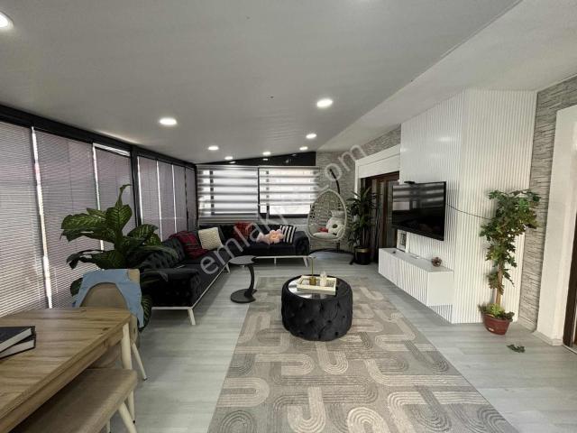Barışmanço Caddesinde Satılık 3+1 Teraslı Kış Bahçeli Daire