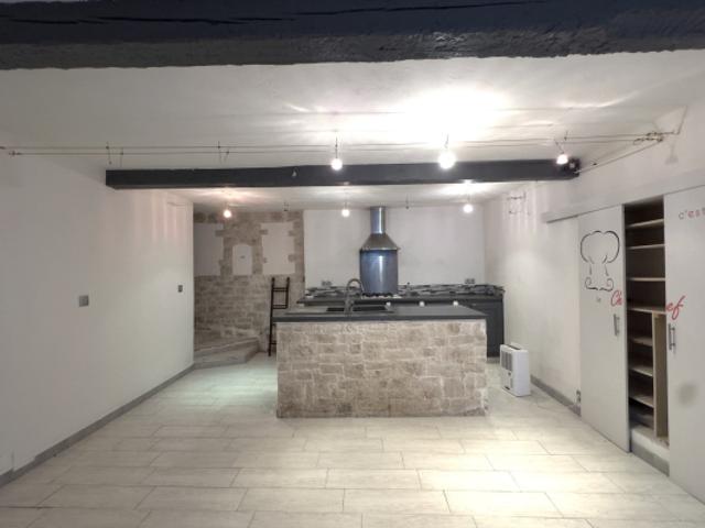 Bar sur Loup F1 à Rénover avec Entrée Indépendante Idéal