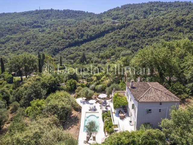 Bar Sur Loup Villa au coeur de la nature avec une vue pano. 179m² Châteauneuf Grasse