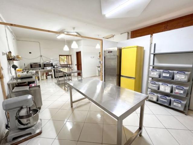 BAR, PASTICCERIA E ROSTICCERIA CON LABORATORIO ATTREZZATO CENTRO MONDRAGONE