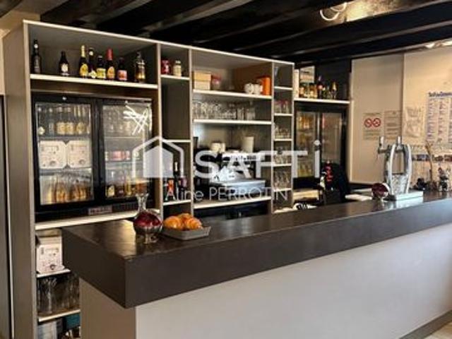 Bar restaurant routier avec parkings PL