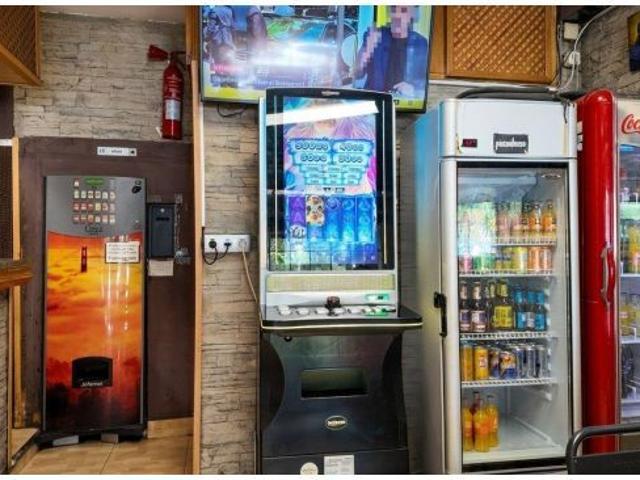 Bar restaurante con terraza privada, salida de humos, licencia y almacén en Santa Perpètua de Mogoda