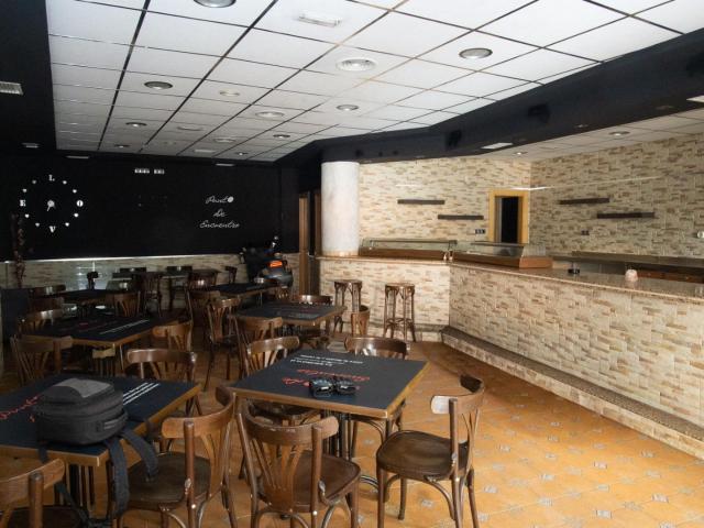 bar restaurante equipado