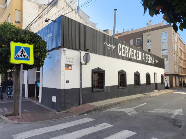 Bar totalmente equipado y listo para abrir en una ubicación ideal