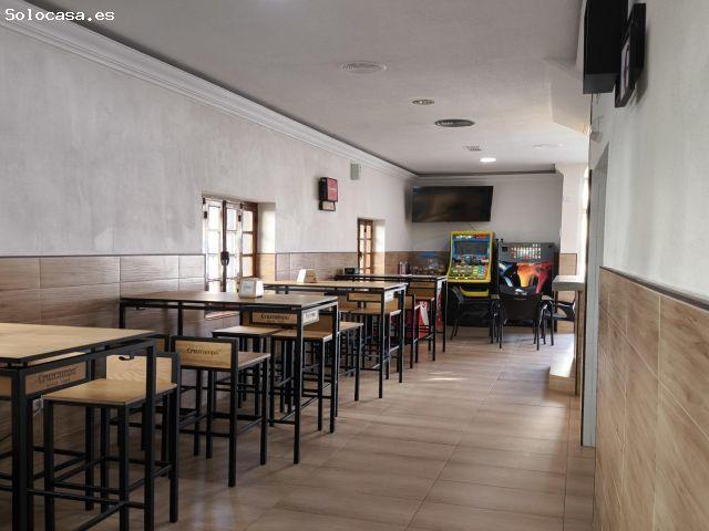 Bar totalmente equipado y listo para abrir en una ubicación ideal