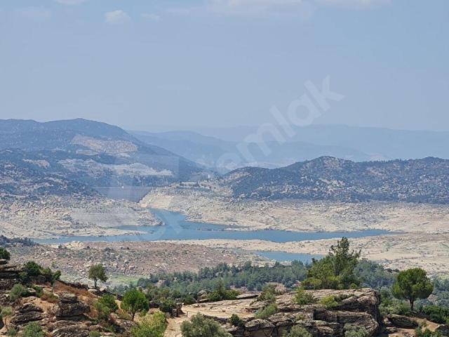 Baraj gölü manzaralı 41263m2 Zeytinli tarla