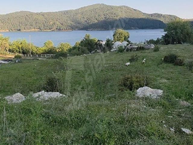 Baraj manzaralı satılık tarla