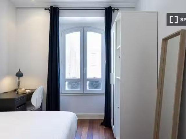 Barato Habitación amueblada en apartamento de 6 dormitorios en.
