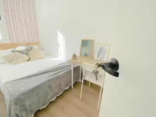 Único Habitación en Avenida de Ramón y Cajal, El Juncal Hispalis