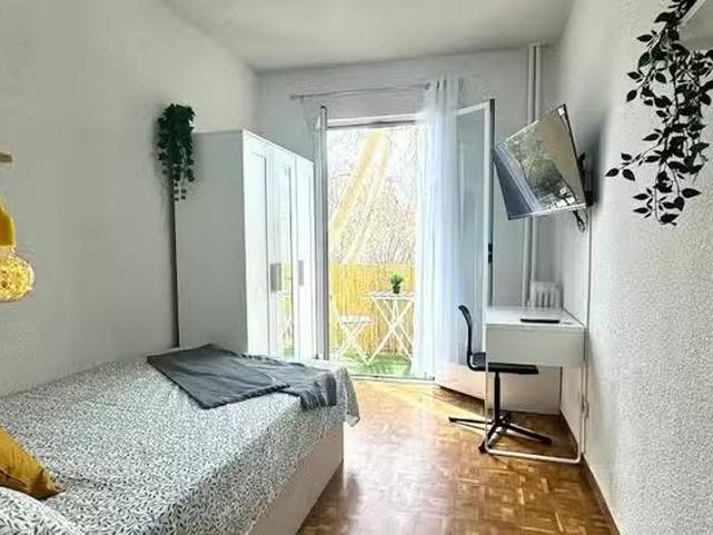 Bonito Habitación en Avenida de Valladolid, Moncloa Aravaca