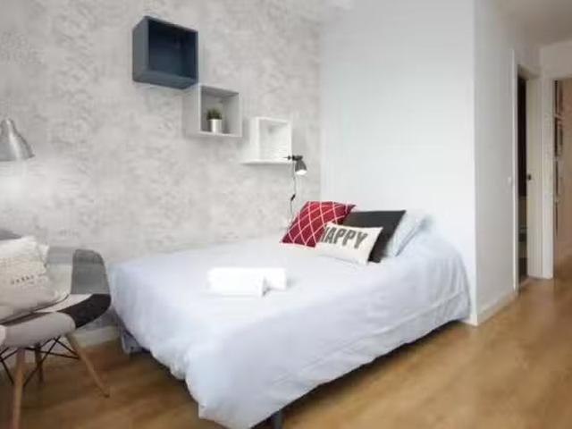¡Oferta! Habitación en Avinguda de la Riera de Cassoles