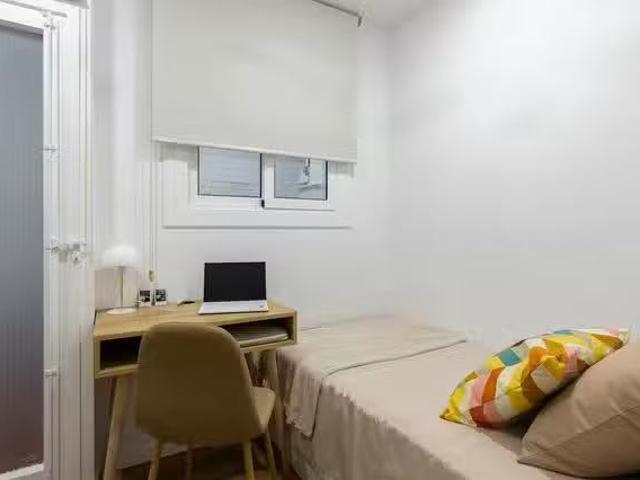 ¡En alquiler! Habitación en Avinguda de Madrid, Sants Badal