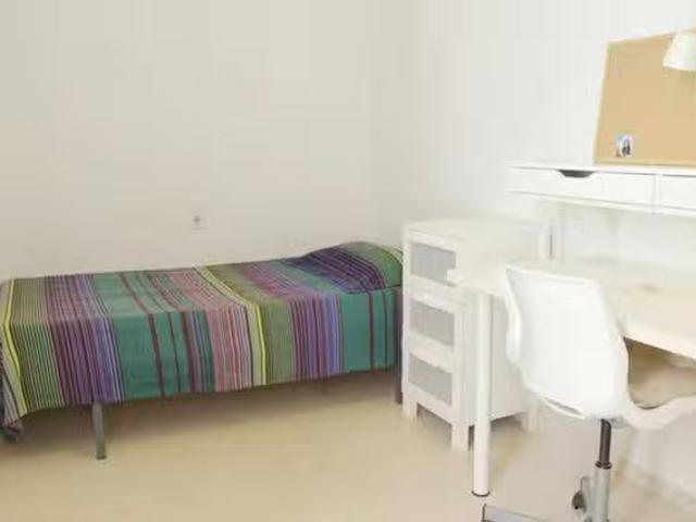 Único Habitación en Calle Buiza y Mensaque, Alfalfa