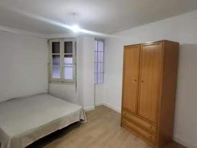 Encantador Habitación en Calle Conde de Aranda, Casco Historico