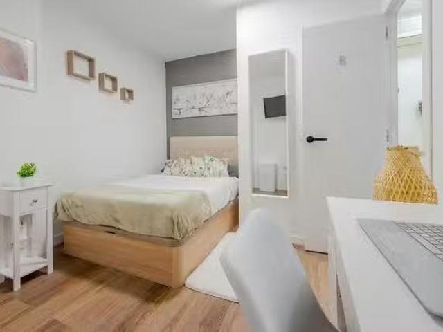 Único Habitación en Calle de Téllez, Pacífico