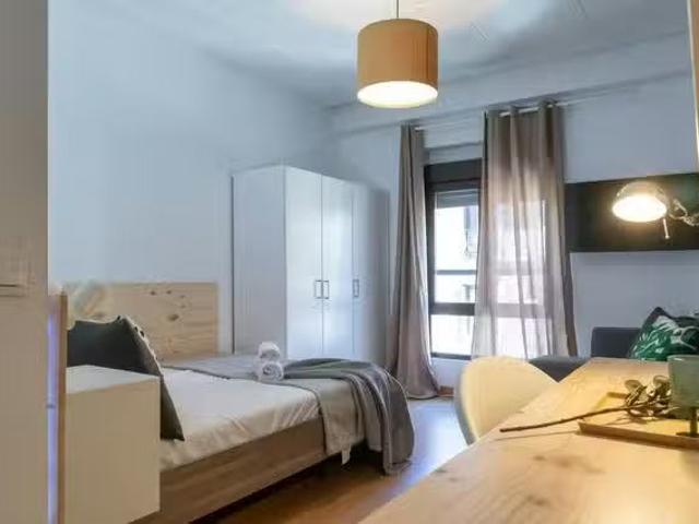 Bonito Habitación en Calle de Calatrava, Palacio