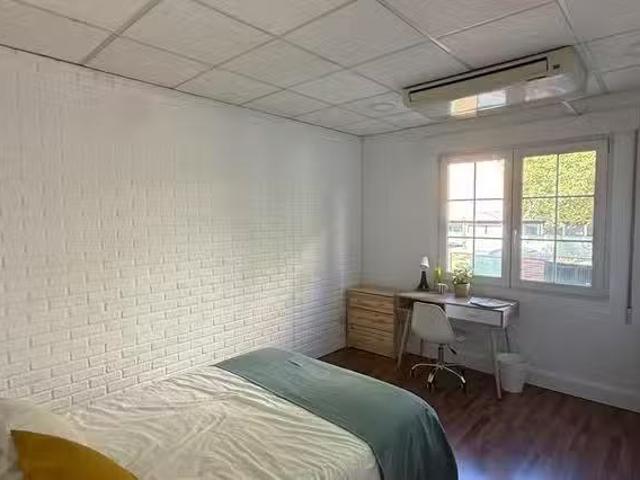 Encantador Habitación en Calle de el Algabeño, Hortaleza