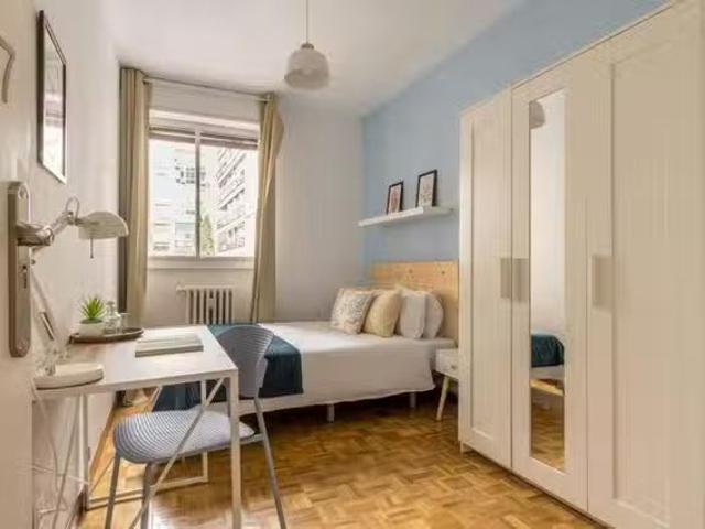 ¡Renta! Habitación en Calle de Orense, Cuatro Caminos