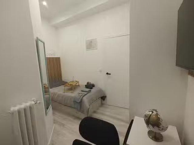 Bonito Habitación en Calle de San Bernardo, Centro