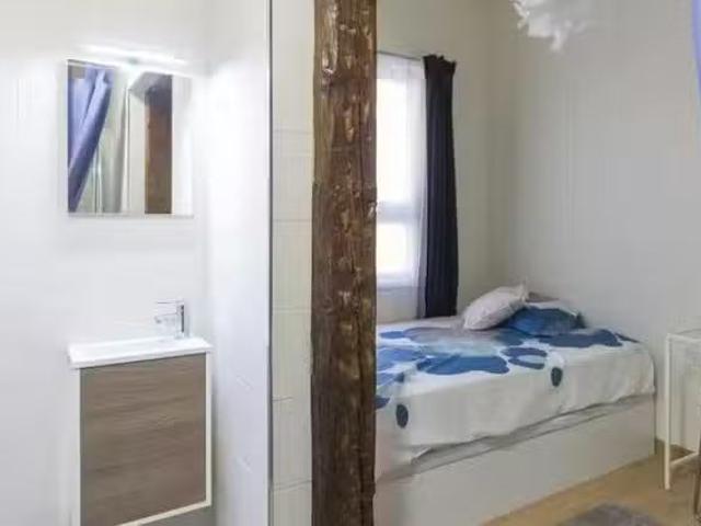 Bonito Habitación en Calle de San Bernardo, Universidad