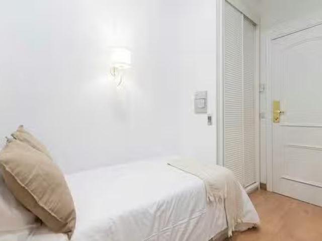 Encantador Habitación en Calle de San Lorenzo, Centro