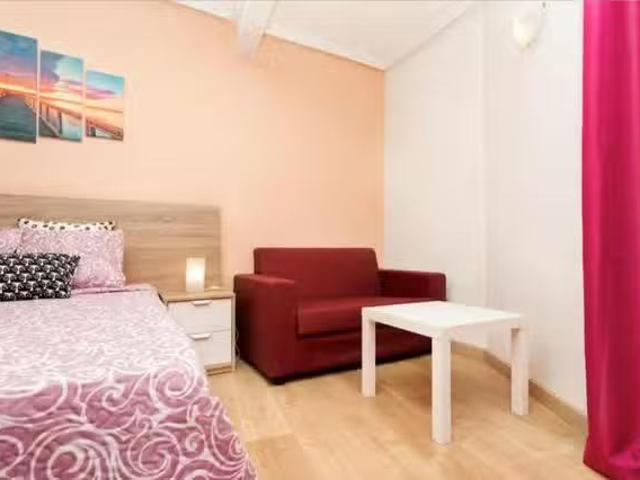 Acogedor Habitación en Calle del Jilguero, Puerta Bonita