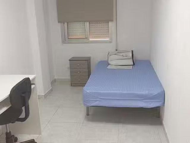 Encantador Habitación en Calle Maestra María Maroto, Vista Ale.