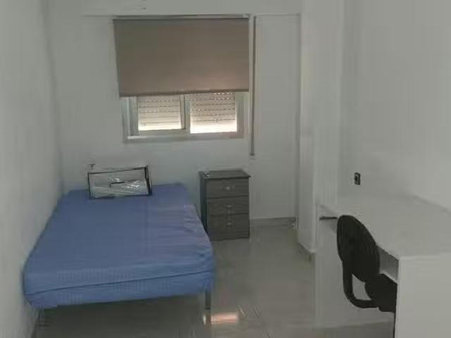 Único Habitación en Calle Maestra María Maroto, Vista Alegre