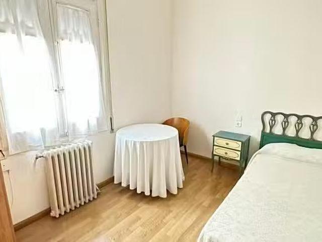 Único Habitación en Calle Mariano Barbasán, Universidad