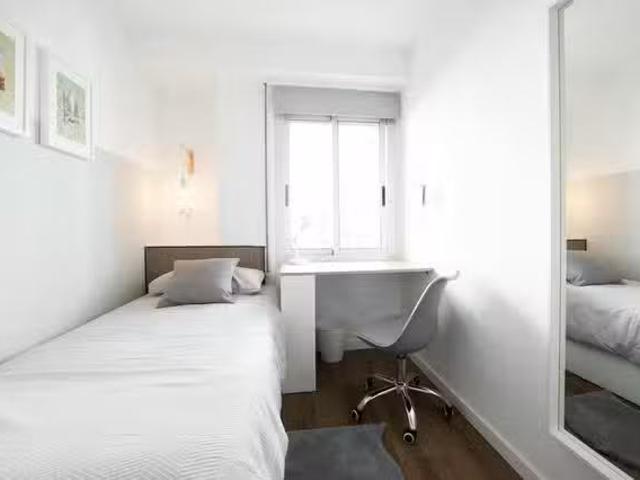 Acogedor Habitación en Calle Rodríguez de Cepeda, Albors