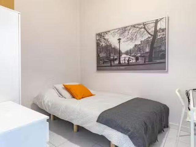 Encantador Habitación en Carrer Almirall Cadarso, Gran Via