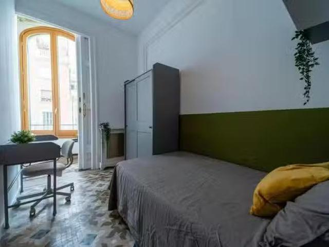 ¡Oferta! Habitación en Carrer de Girona, L'Eixample