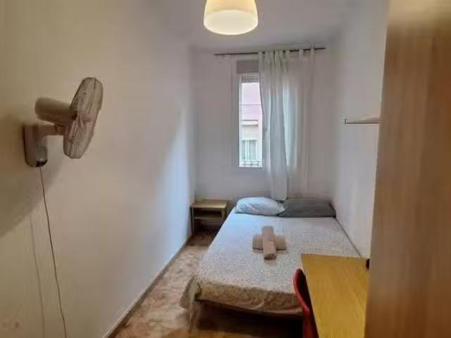 ¡En alquiler! Habitación en Carrer de Ferrer de Blanes, Vila d.