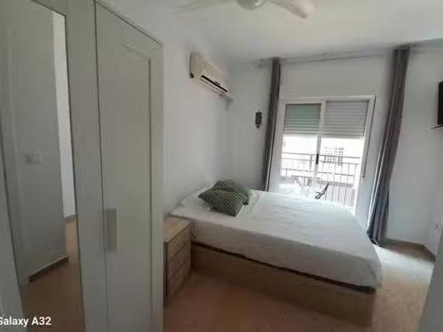¡Oferta! Habitación en Carrer Manuela Estellés, Beteró