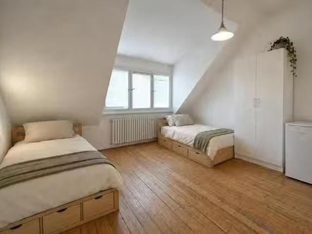 ¡Renta! Habitación en Filmařská, Hlubočepy