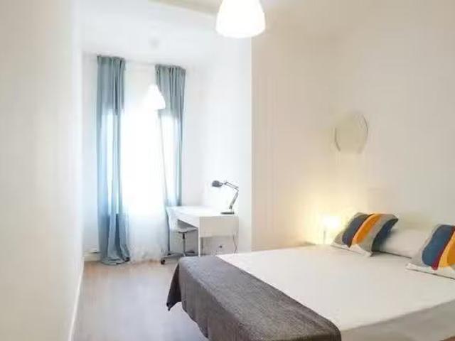 Acogedor Habitación en Gran Via de les Corts Catalanes, Dreta.