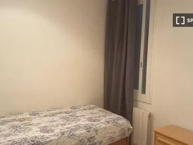 Acogedor Habitación en piso compartido de 1 dormitorio, Barcel.