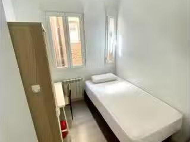 ¡Renta! Habitación en piso compartido en Castillejos, Madrid