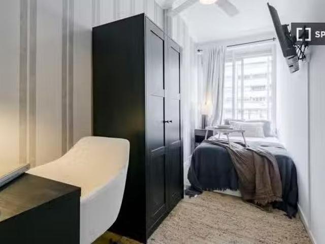 Encantador Habitación en piso compartido en Castillejos, Madrid
