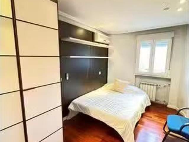 Bonito Habitación en piso compartido en alquiler en Comillas.