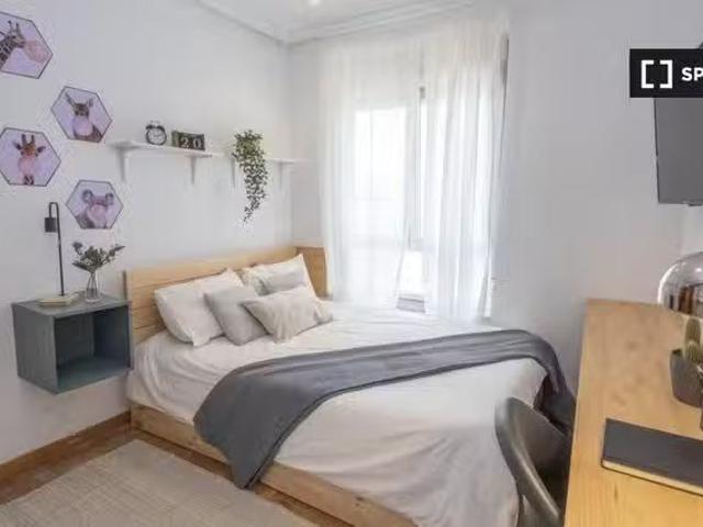 ¡Renta! Habitación en piso compartido en alquiler en Gaztambid.