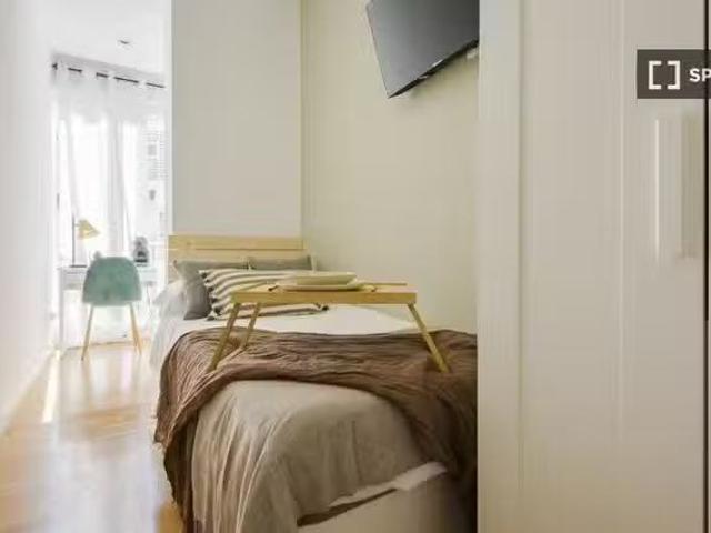 Único Habitación en piso compartido en alquiler, Hispanoamérica