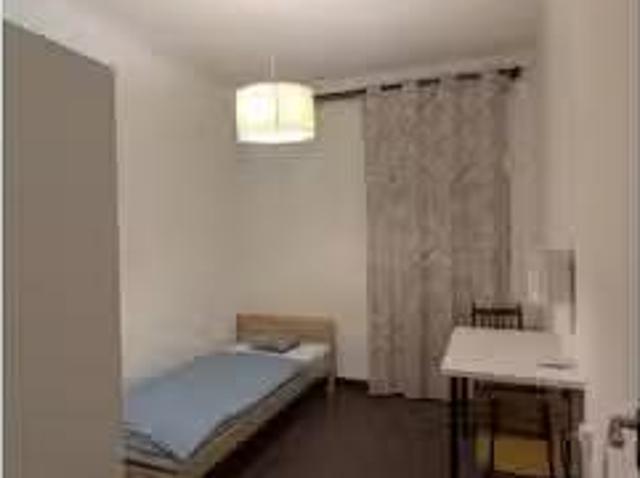 Encantador Habitación en piso compartido en Provençals del Pob.