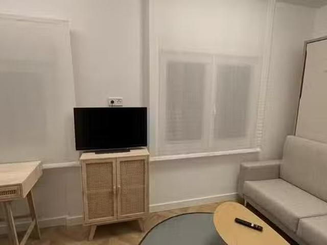 Bonito Habitación en Plaza de Carmona, Campamento