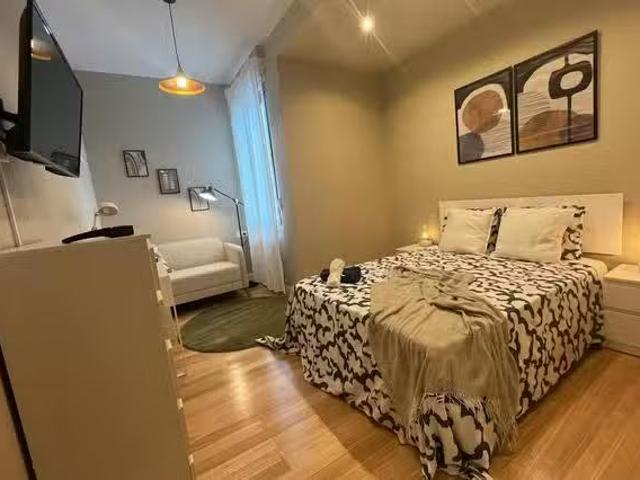Encantador Habitación en Recalde zumarkalea, Abando