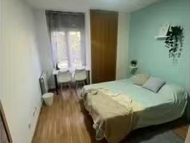 Único Se alquila habitación en apartamento de 4 dormitorios en.