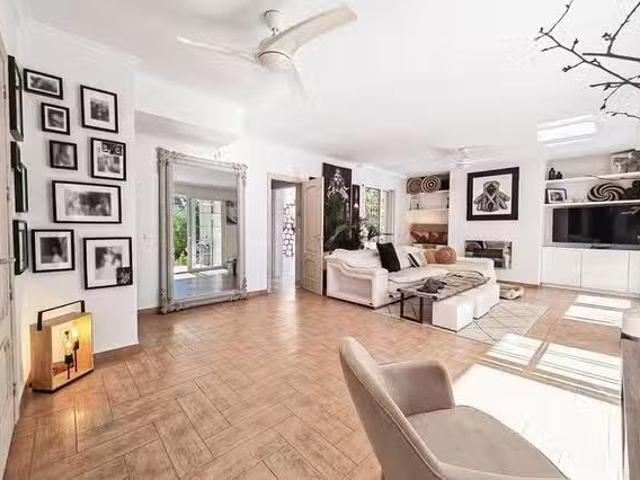Único Piso de 4 habitaciones en Sitio de Calahonda