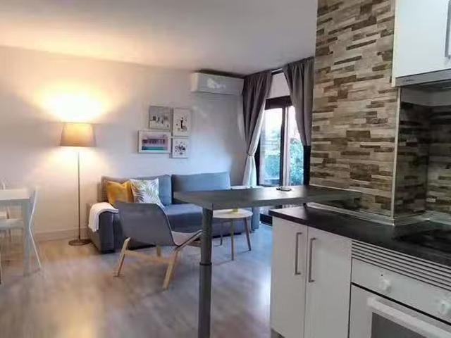 ¡En alquiler! Piso de 1 habitación en Calle de Julio Camba